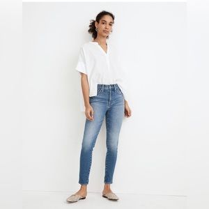 Madewell Tall 10" High-Rise Skinny Crop Jeans in Sheffield Wash